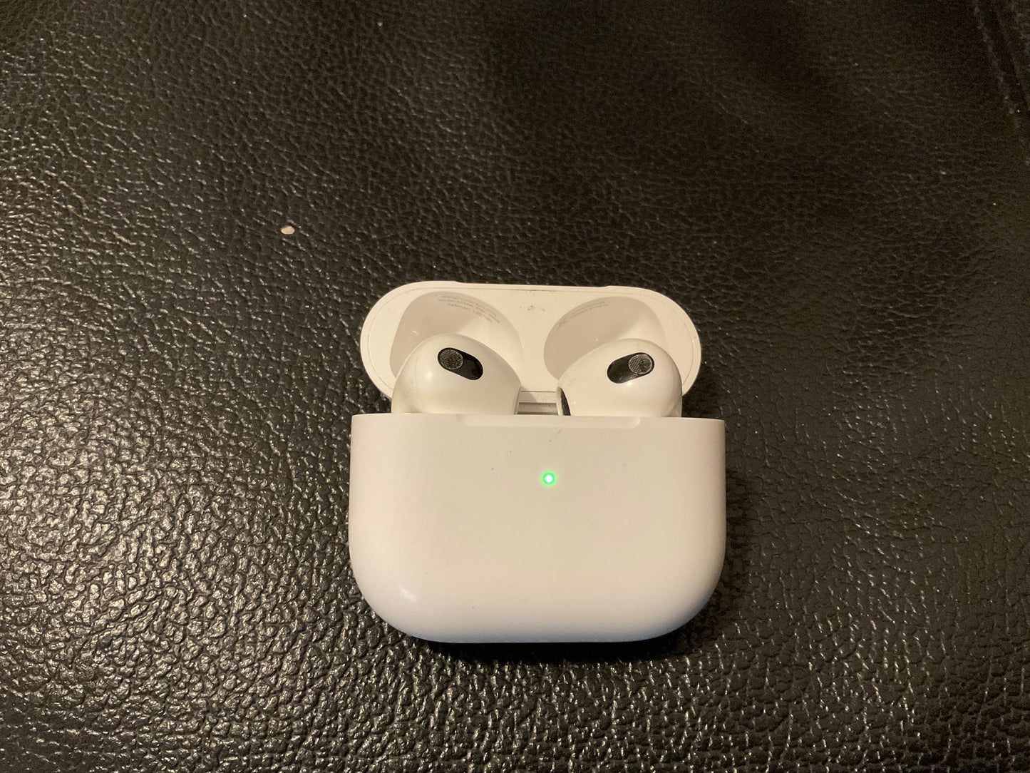 Apple AirPod 3 A2566 EMC 3986 white